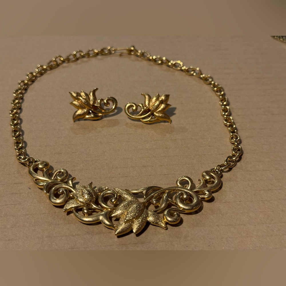Elegant Vintage Avon Gold Floral Necklace and Earring Set